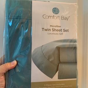 New Comfort Bay Twin size microfiber sheet set